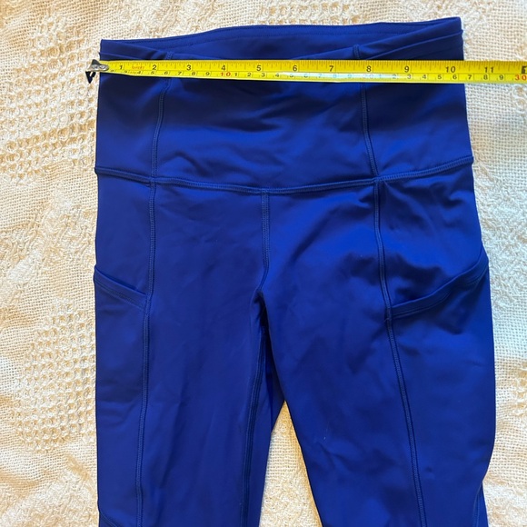 Lululemon women’s size 2 blue leggings excellent condition - Picture 4 of 7